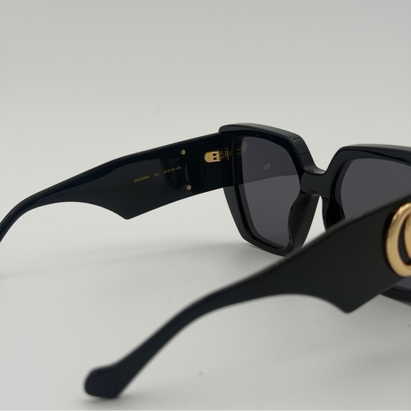 GUCCI OVERSIZED SQUARE SUNGLASSES WITH GOLD DOUBLE G LOGO – BLACK - Picture 3 of 6